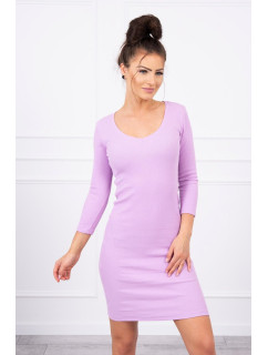 Šaty s fialovým výstřihem