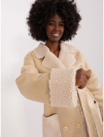 Béžový zimní kabát z ovčí kůže s páskem