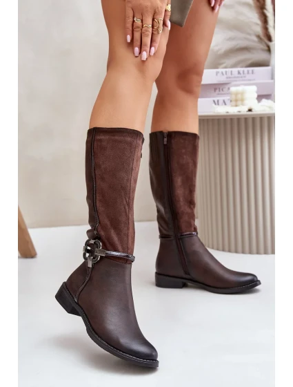 Zateplené Kozačky Na Plochém Podpatku S Přezkou Hnědé model 21881041 - Kesi