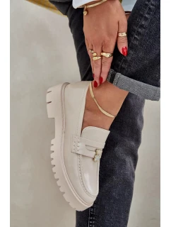 Dámské lakované mokasíny s dekorativní připínkou „Miś“ Wulinea – béžové