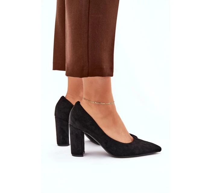 Dámské lodičky na podpatku z eko semiše Ellinoria – černé Dámské lodičky na podpatku z eko semiše Ellinoria – černé