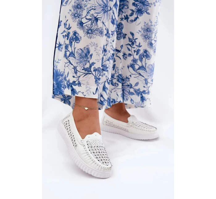 Dámské kožené mokasíny s perforovaným vzorem Vinceza – bílé Dámské kožené mokasíny s perforovaným vzorem Vinceza – bílé