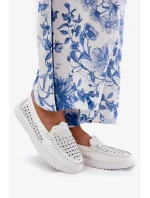 Dámské kožené mokasíny s perforovaným vzorem Vinceza – bílé Dámské kožené mokasíny s perforovaným vzorem Vinceza – bílé