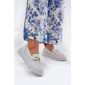 Dámské kožené mokasíny se zlatým detailem Vinceza – světle šedé Dámské kožené mokasíny se zlatým detailem Vinceza – světle šedé