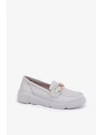 Dámské kožené mokasíny se zlatým detailem Vinceza – světle šedé Dámské kožené mokasíny se zlatým detailem Vinceza – světle šedé