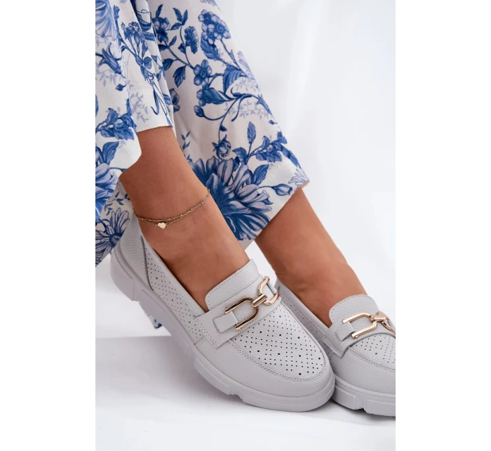 Dámské kožené mokasíny se zlatým detailem Vinceza – světle šedé Dámské kožené mokasíny se zlatým detailem Vinceza – světle šedé