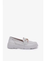 Dámské kožené mokasíny se zlatým detailem Vinceza – světle šedé Dámské kožené mokasíny se zlatým detailem Vinceza – světle šedé