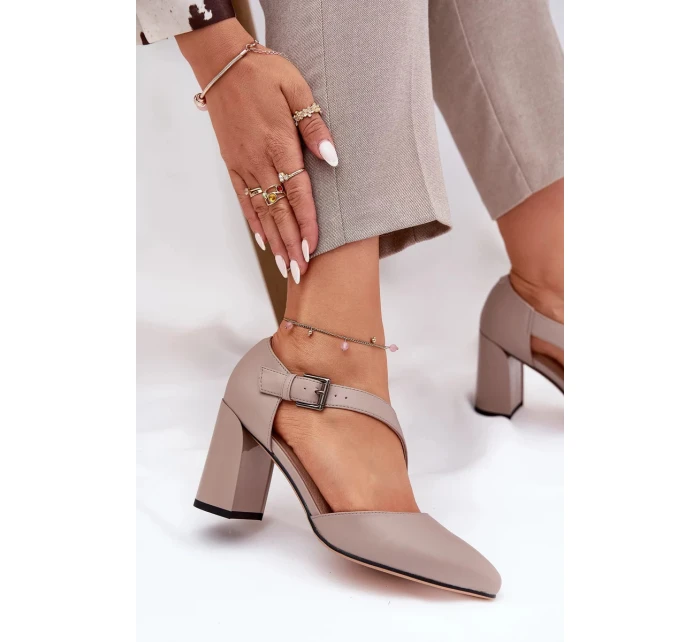 Dámské kožené lodičky na podpatku s ozdobnou sponou Vinceza – šedé Dámské kožené lodičky na podpatku s ozdobnou sponou Vinceza – šedé