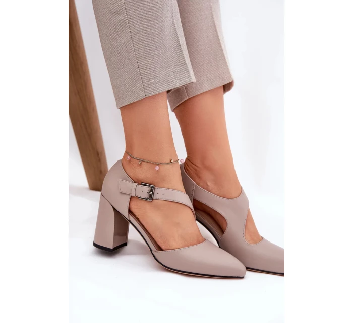 Dámské kožené lodičky na podpatku s ozdobnou sponou Vinceza – šedé Dámské kožené lodičky na podpatku s ozdobnou sponou Vinceza – šedé