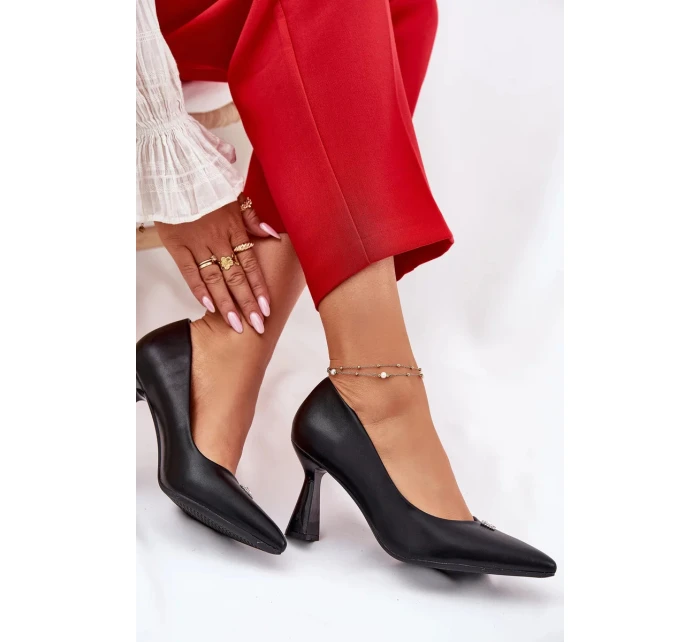 Elegantní dámské lodičky na rozšířeném jehlovém podpatku Vinceza – černé Elegantní dámské lodičky na rozšířeném jehlovém podpatku Vinceza – černé