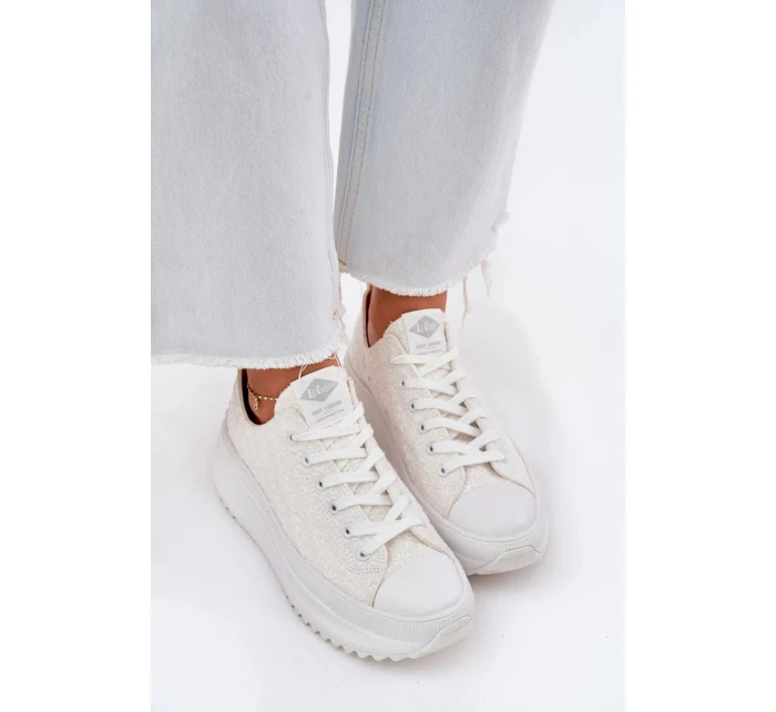 Dámské trampky s výšivkou na platformě Lee Cooper – bílé Dámské trampky s výšivkou na platformě Lee Cooper – bílé