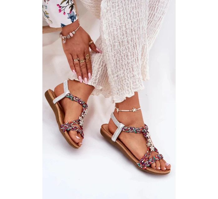 Dámské ploché sandály s pletenými pásky a ozdobnými připínkami Artiker – multikolor Dámské ploché sandály s pletenými pásky a ozdobnými připínkami Artiker – multikolor