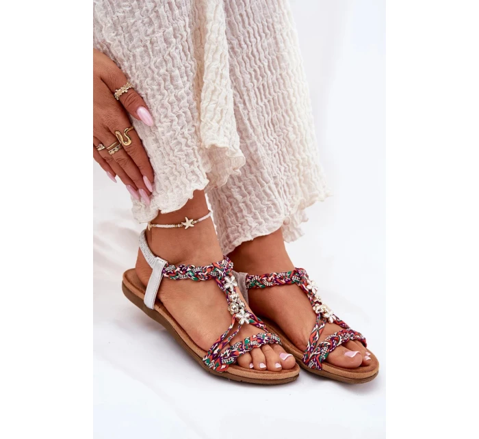 Dámské ploché sandály s pletenými pásky a ozdobnými připínkami Artiker – multikolor Dámské ploché sandály s pletenými pásky a ozdobnými připínkami Artiker – multikolor