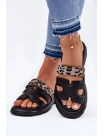 Dámské kožené pantofle s páskem na suchý zip s panterím vzorem Vinceza – černé Dámské kožené pantofle s páskem na suchý zip s panterím vzorem Vinceza – černé