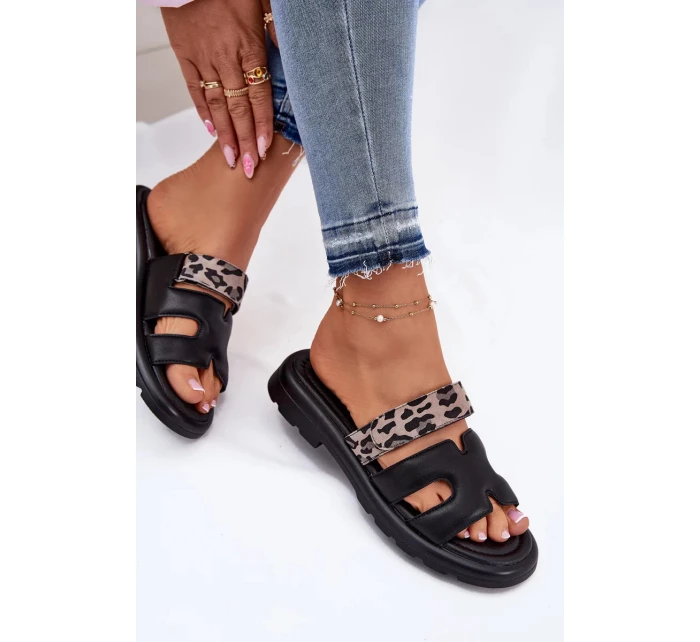 Dámské kožené pantofle s páskem na suchý zip s panterím vzorem Vinceza – černé Dámské kožené pantofle s páskem na suchý zip s panterím vzorem Vinceza – černé