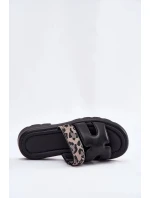 Dámské kožené pantofle s páskem na suchý zip s panterím vzorem Vinceza – černé Dámské kožené pantofle s páskem na suchý zip s panterím vzorem Vinceza – černé