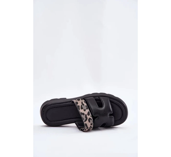 Dámské kožené pantofle s páskem na suchý zip s panterím vzorem Vinceza – černé Dámské kožené pantofle s páskem na suchý zip s panterím vzorem Vinceza – černé