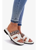 Dámské kožené pantofle s páskem na suchý zip se vzorem Vinceza – světle béžové Dámské kožené pantofle s páskem na suchý zip se vzorem Vinceza – světle béžové