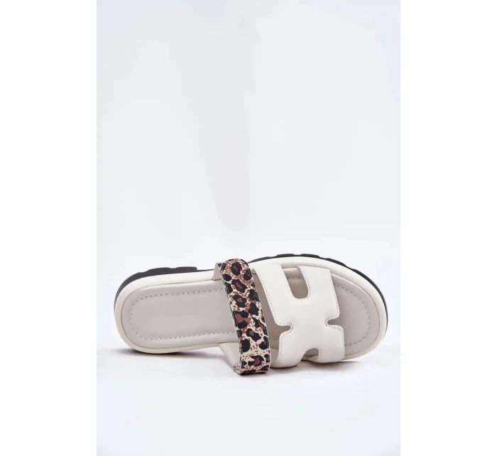 Dámské kožené pantofle s páskem na suchý zip se vzorem Vinceza – světle béžové Dámské kožené pantofle s páskem na suchý zip se vzorem Vinceza – světle béžové