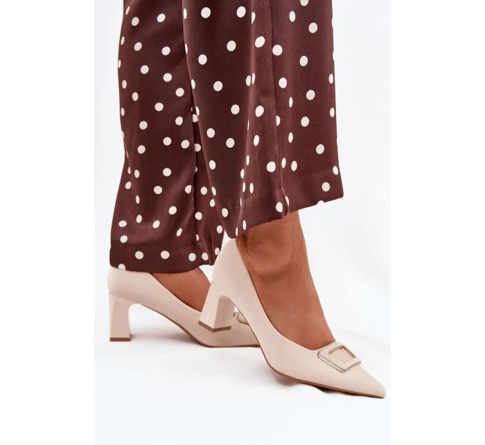 Dámské lodičky na širokém podpatku s ozdobnou sponou Seriva – béžové Dámské lodičky na širokém podpatku s ozdobnou sponou Seriva – béžové