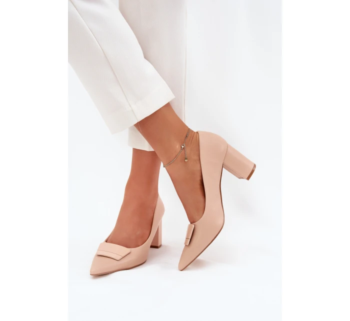 Dámské lodičky na širokém podpatku s ozdobou Celira – béžové Dámské lodičky na širokém podpatku s ozdobou Celira – béžové