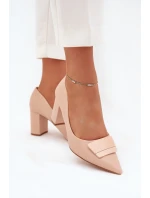Dámské lodičky na širokém podpatku s ozdobou Celira – béžové Dámské lodičky na širokém podpatku s ozdobou Celira – béžové