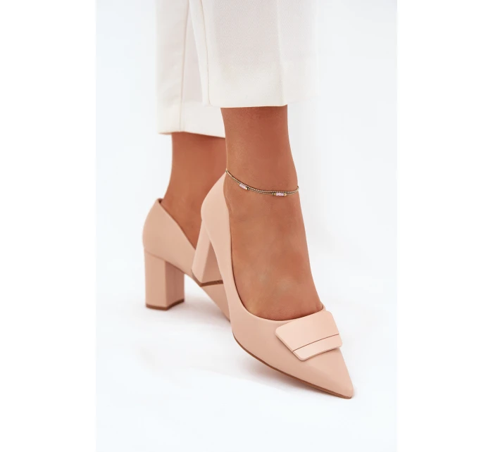 Dámské lodičky na širokém podpatku s ozdobou Celira – béžové Dámské lodičky na širokém podpatku s ozdobou Celira – béžové
