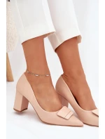 Dámské lodičky na širokém podpatku s ozdobou Celira – béžové Dámské lodičky na širokém podpatku s ozdobou Celira – béžové