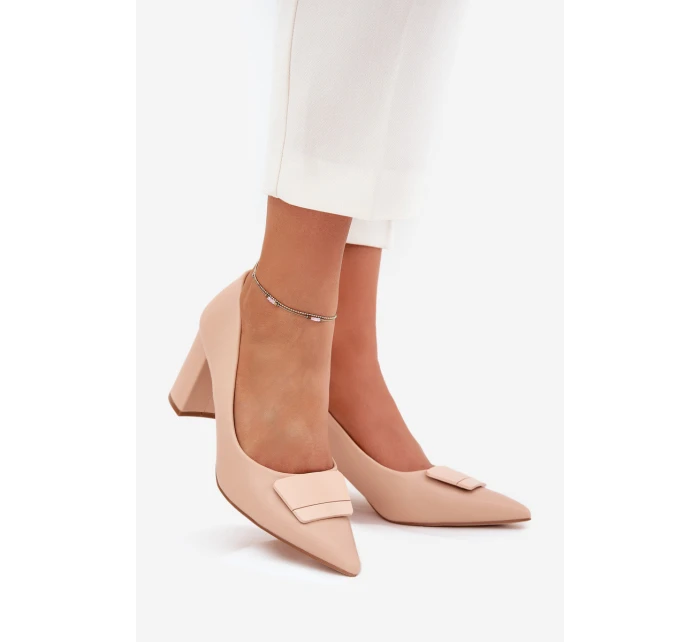 Dámské lodičky na širokém podpatku s ozdobou Celira – béžové Dámské lodičky na širokém podpatku s ozdobou Celira – béžové
