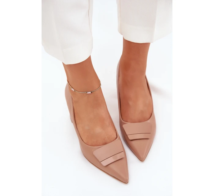 Dámské lodičky na širokém podpatku s ozdobou Celira – tmavě béžové Dámské lodičky na širokém podpatku s ozdobou Celira – tmavě béžové