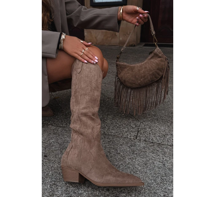 Dámské eko-semišové kovbojky na podpatku Jenaya – béžové Dámské eko-semišové kovbojky na podpatku Jenaya – béžové