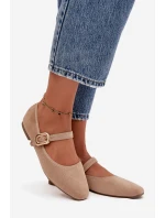 Dámské eko semišové baleríny s páskem a zlatou přezkou Adelora – béžové Dámské eko semišové baleríny s páskem a zlatou přezkou Adelora – béžové