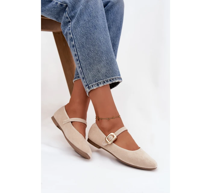 Dámské eko semišové baleríny s páskem a zlatou přezkou Adelora – světle béžové Dámské eko semišové baleríny s páskem a zlatou přezkou Adelora – světle béžové