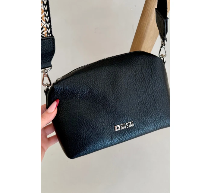 Malá kabelka s ozdobným páskem Big Star – černá Malá kabelka s ozdobným páskem Big Star – černá