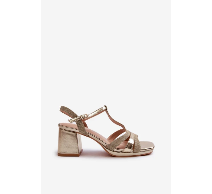 Dámské sandály na podpatku z ekokůže zlaté model 21661644 - EVENTO