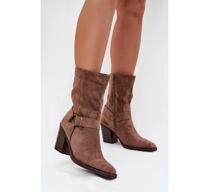 Dámské boty zateplené na podpatku s pásky a ozdobným detailem hnědé Neria Dámské boty zateplené na podpatku s pásky a ozdobným detailem hnědé Neria