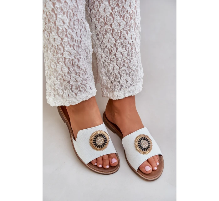 Kožené Pantofle S Dekorací Na Plochém Podpatku Bílé Lewski model 21682268 - Boto Kožené Pantofle S Dekorací Na Plochém Podpatku Bílé Lewski model 21682268 - Boto