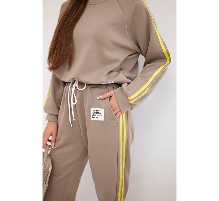 Dámský teplákový komplet Masełko s lampasy a volnou mikinou fango