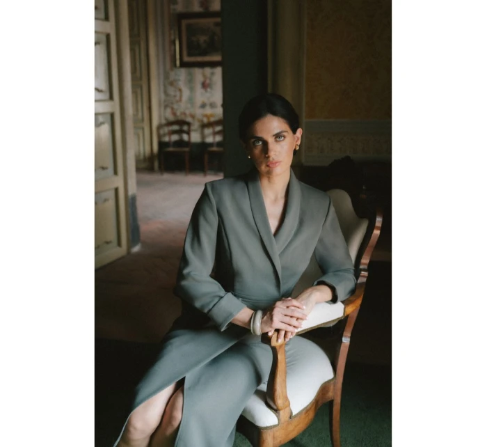 S415 Košilové šaty vázané v pase - khaki barva