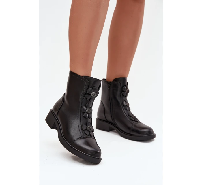 Kožené dámské kotníkové boty s ozdobnými květinami vyhřívané černé model 21712823 - Boto Kožené dámské kotníkové boty s ozdobnými květinami vyhřívané černé model 21712823 - Boto