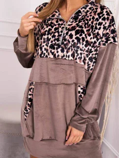 Velurové šaty s maskovacím motivem mocca