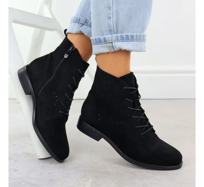 Dámské černé semišové prolamované kozačky model 21905582 - S.Barski Dámské černé semišové prolamované kozačky model 21905582 - S.Barski