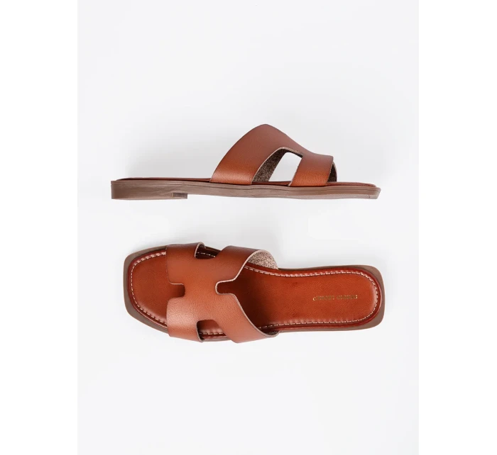 Originální dámské nazouváky hnědé na plochém podpatku Originální dámské nazouváky hnědé na plochém podpatku