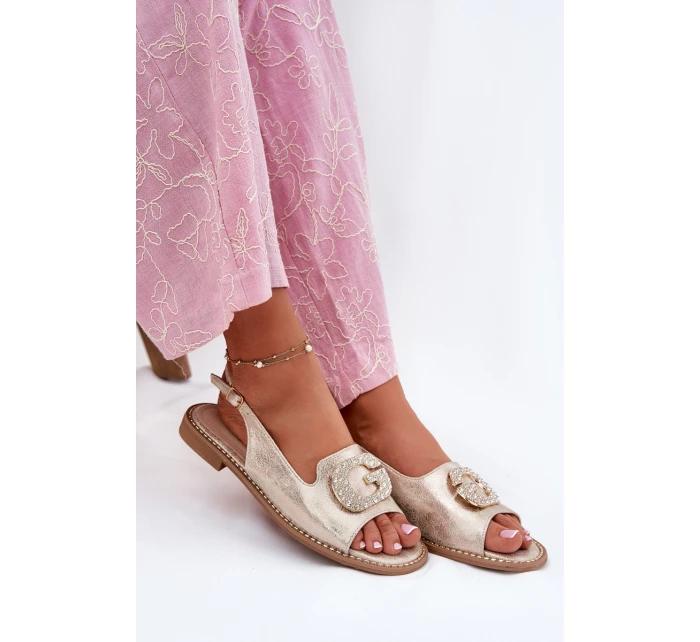 Dámské sandály na plochém podpatku s ozdobným detailem S.Barski KV51-080 zlaté Dámské sandály na plochém podpatku s ozdobným detailem S.Barski KV51-080 zlaté