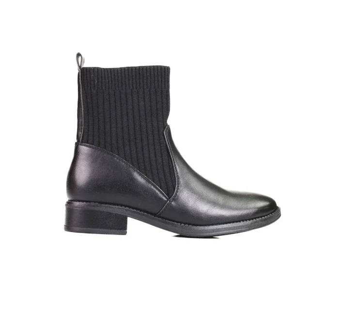Výborné černé  kotníčkové boty dámské na plochém podpatku