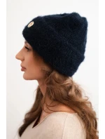 Dámská zimní čepice model 21441774 s ozdobným knoflíkem modrá - K-Fashion Dámská zimní čepice model 21441774 s ozdobným knoflíkem modrá - K-Fashion