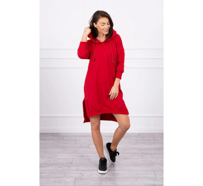Šaty s kapucí a delšími zády červené