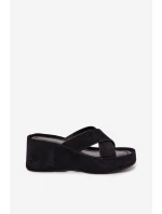 Dámské pantofle na platformě z eko semiše černé model 21919314 - Boto