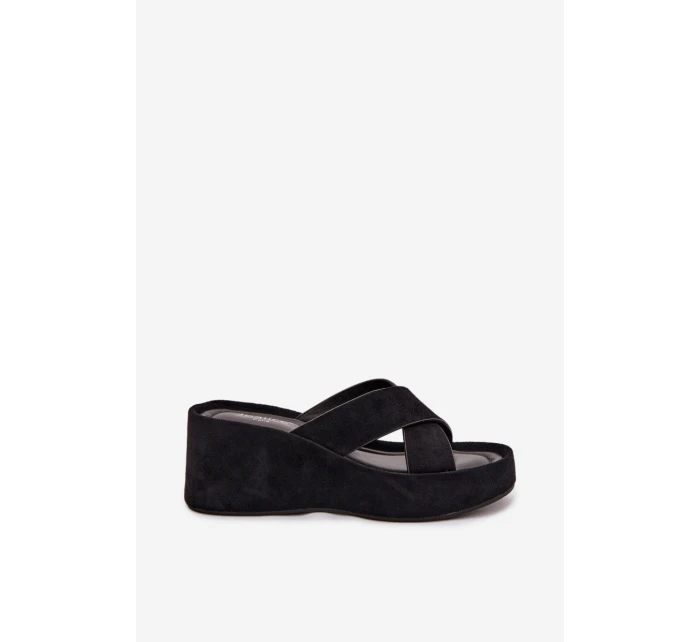 Dámské pantofle na platformě z eko semiše černé model 21919314 - Boto