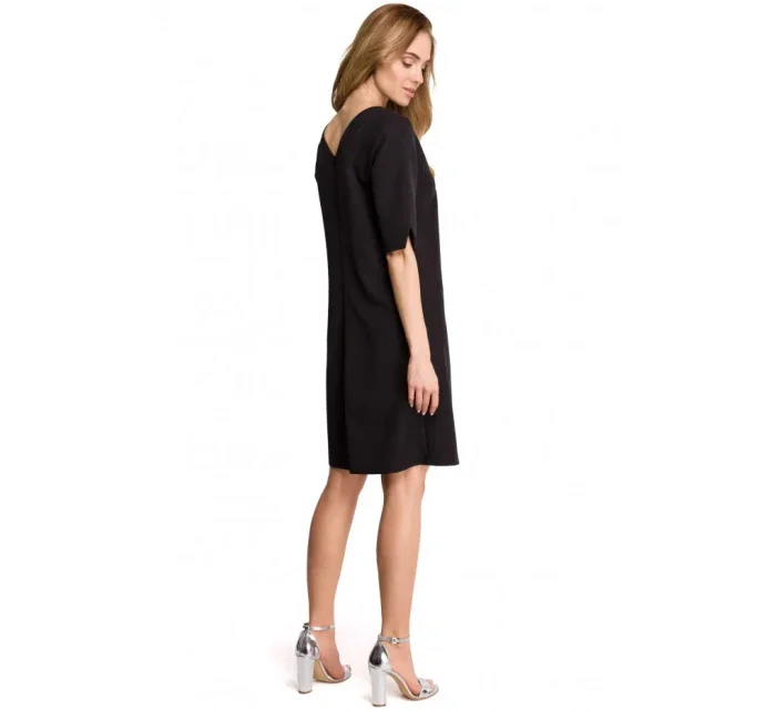 S113 Minimalistické šaty s výstřihem do V na zádech - černé S113 Minimalistické šaty s výstřihem do V na zádech - černé
